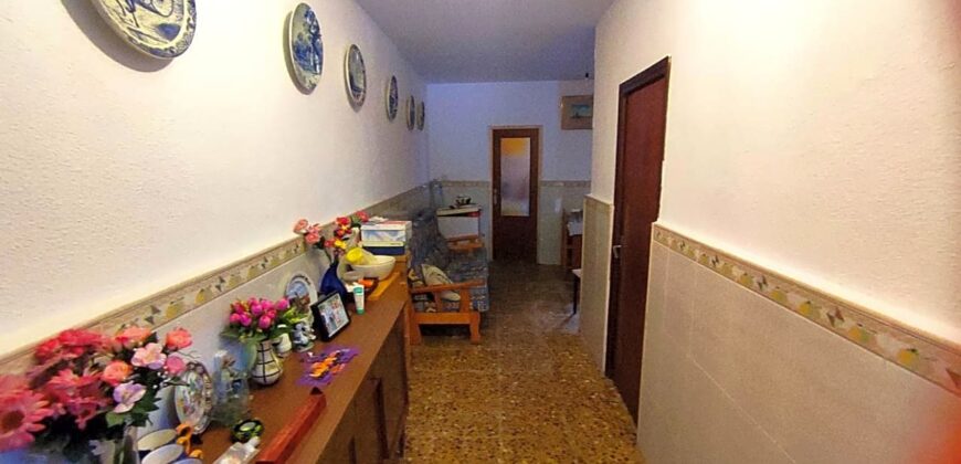 CASA DE 3 PLANTAS EN BARRIO PESCADORES CERCA PLAYA