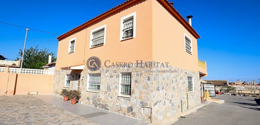 CASA DE CAMPO CON PISCINA – POZO Y VISTAS