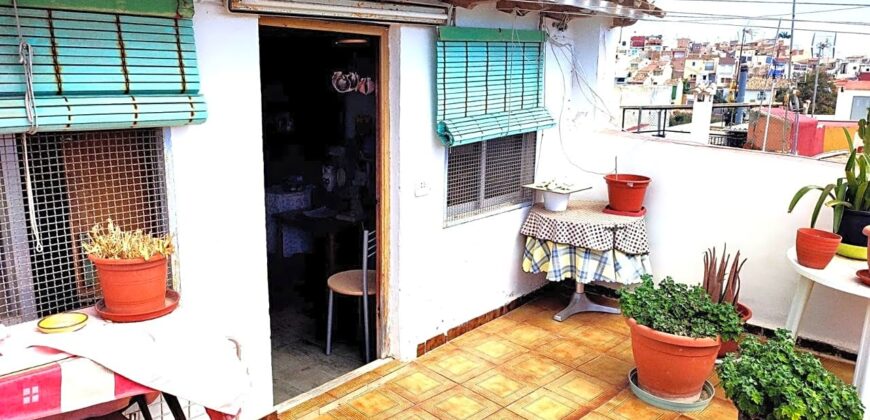 CASA DE 3 PLANTAS EN BARRIO PESCADORES CERCA PLAYA