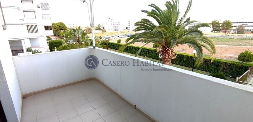 PISO EN URBANIZACIÓN SOLEADO PISCINA Y PARKING
