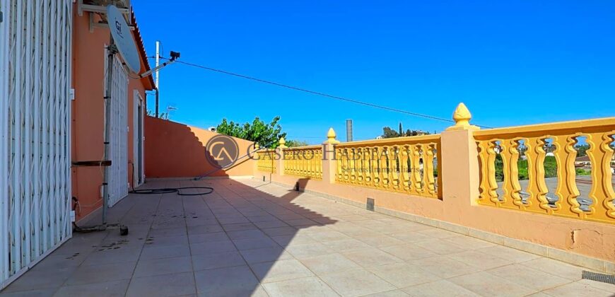CASA DE CAMPO CON PISCINA – POZO Y VISTAS