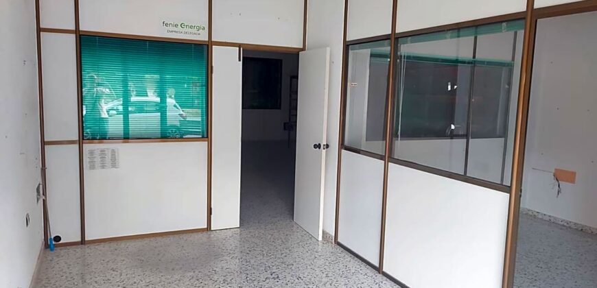 LOCAL EN POBLE NOU ALMACEN, OFICINA, ENTRADA 2 CALLES