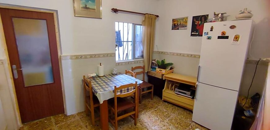 CASA DE 3 PLANTAS EN BARRIO PESCADORES CERCA PLAYA