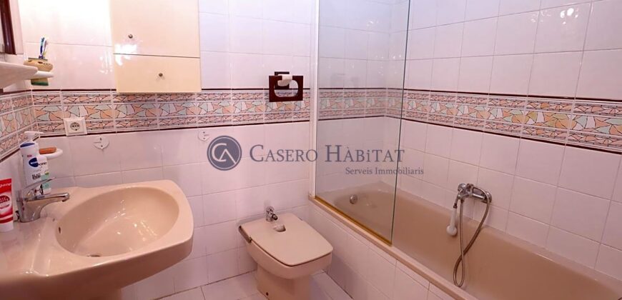 PISO GRANDE CON DOS BALCONES, GARAJE Y TRASTERO
