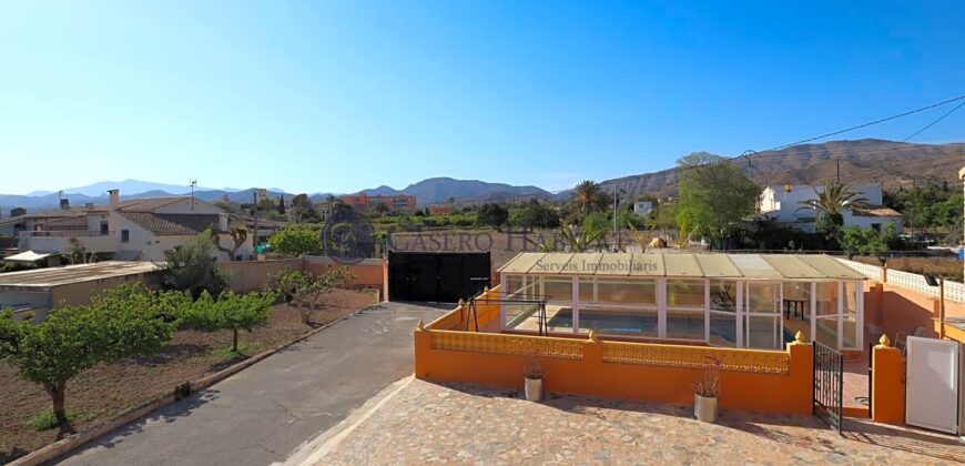 CASA DE CAMPO CON PISCINA – POZO Y VISTAS