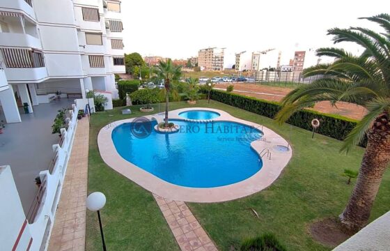 PISO EN URBANIZACIÓN SOLEADO PISCINA Y PARKING