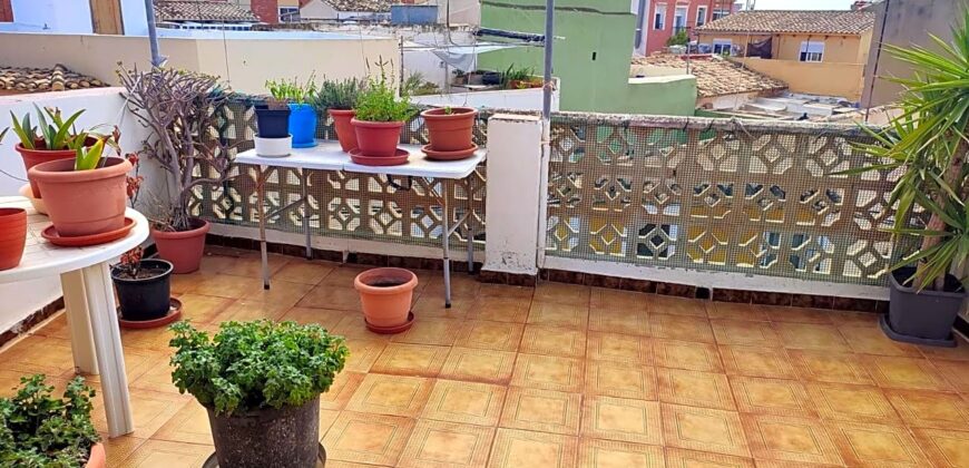 CASA DE 3 PLANTAS EN BARRIO PESCADORES CERCA PLAYA