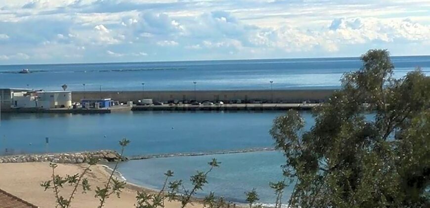 PISO CERCA DE LA PLAYA DE ARENA