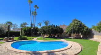 CASA DE CAMPO CON PISCINA Y MUY CERCA DE LA CIUDAD