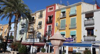 CASA DE 3 PLANTAS EN 2ª LÍNEA DE PLAYA