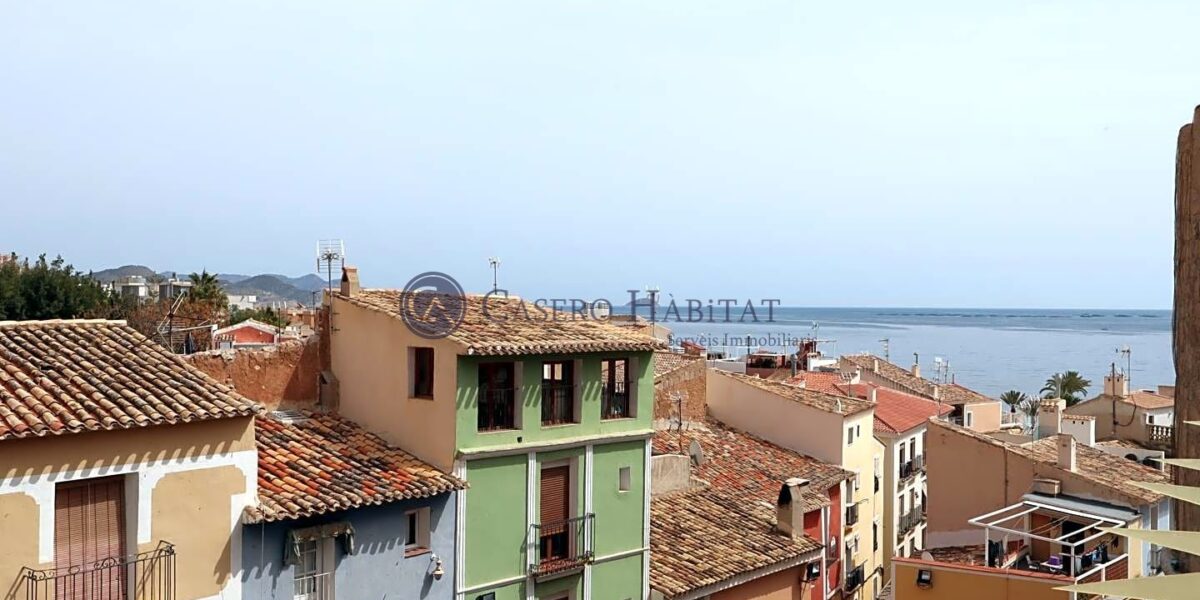 CASA ENTERA EN CASCO ANTIGUO CON GRAN PATIO Y VISTAS A REFORMAR