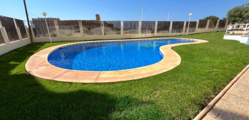 ATICO CENTRICO CON GARAJA, TRASTERO, GRAN TERRAZA Y PISCINA COMUNITARIA