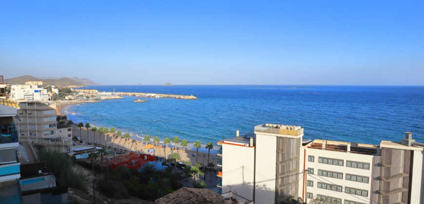 ATICO CENTRICO CON GARAJA, TRASTERO, GRAN TERRAZA Y PISCINA COMUNITARIA